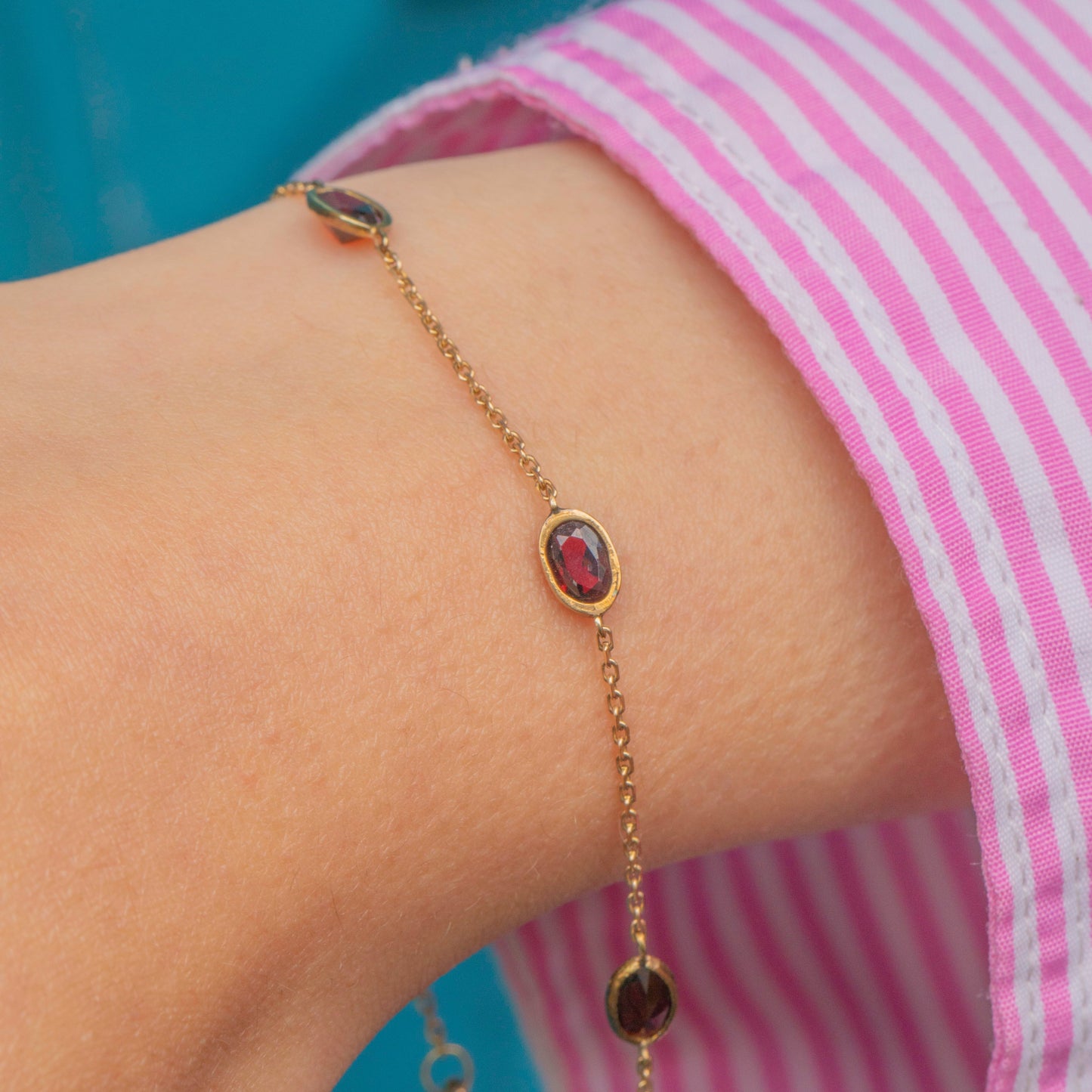 9ct Gold Garnet Bracelet, 2.70ct